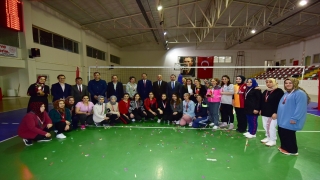 Osmaniye’de ev hanımları için voleybol turnuvası düzenlendi
