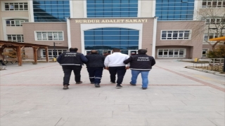 Burdur’da uyuşturucu operasyonlarında yakalanan 4 şüpheli tutuklandı
