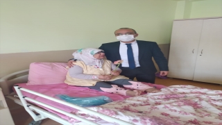 Hatay’da doktorlardan huzurevine ziyareti