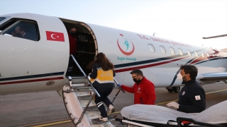 Kars’ta rahatsızlanan çocuk ambulans uçakla Adana’ya getirildi
