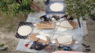 Çukurova’da kadınların ramazan öncesi yufka ekmeği mesaisi başladı