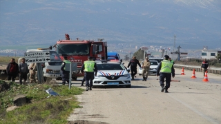 Hatay’da kamyonla hafif ticari aracın çarpıştığı kazada 4 kişi yaralandı