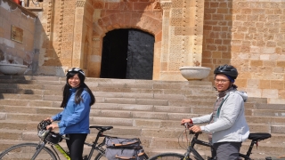 Bisikletle Avrupa ve Asya turuna çıkan Tayvanlılar Eshabı Kehf’te mola verdi