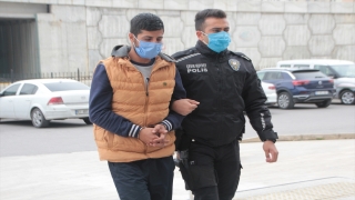 Antalya’da marketten hırsızlık şüphelisi 4 kişi yakalandı