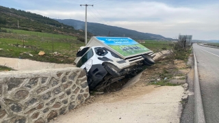 Gaziantep’te kamyonun şarampole devrilmesi sonucu sürücü yaralandı