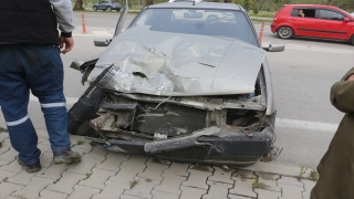 Adana’da otomobil ile kamyonetin çarpıştığı kazada 2 kişi yaralandı