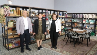 Adana’da kadınların el emekleri birlik mağazasında satışa sunuluyor
