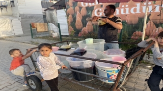 Hatay’daki Suriyeli sığınmacılar ilk iftarlarını konteyner kentte yaptı