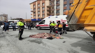 Hatay’da geri manevra yapan kamyonun altında kalan kadın yaşamını yitirdi