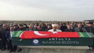 Bisikletle camiye giderken trafik kazasında ölen imam son yolculuğuna uğurlandı