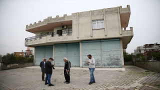 Adana’da silah sesi üzerine pencereden başını uzatan kadın gözünden vuruldu