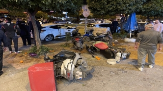 Adana’da 7 otomobil ve 2 motosikletin karıştığı kazada 2 kişi yaralandı