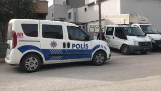 Adana’da kavga ihbarına gidilen evde kadın cesedi ve bir yaralı bulundu