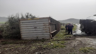 Gaziantep’te tır devrilen tırın sürücüsü yaralandı