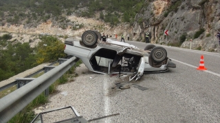 Mersin’de devrilen otomobildeki 1 kişi öldü, 3 kişi yaralandı
