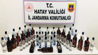 Hatay’da, otomobilde gümrük kaçağı 55 şişe içki ele geçirildi