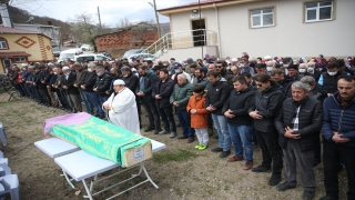 Burdur’da ayrı yaşadığı eşi tarafından öldürülen kadının cenazesi Ordu’da defnedildi