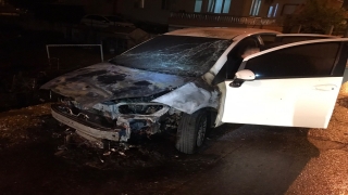 Serik’te park halindeki otomobil yandı