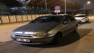Adana’da polisten otomobille kaçmaya çalışan şüpheliler kovalamaca sonucu yakalandı