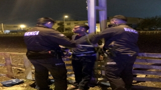 Adana’da elektrik direğine bağlanan kişinin darbedildiği iddiası polisi alarma geçirdi
