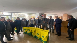 Burdur’da çiftçilere ayçiçeği tohumu dağıtıldı