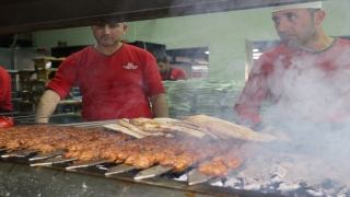 Adana’dan balonla gökyüzüne kebap gönderildi