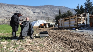 Antalya’da hasta, yaşlı ve engellilere evlerinde kuaför hizmeti veriliyor