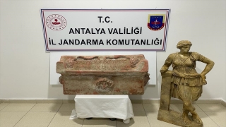 Antalya’da Roma dönemine ait lahit ve heykel ele geçirildi