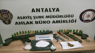 Antalya’da fuhuş ve kumar operasyonunda 9 şüpheli yakalandı
