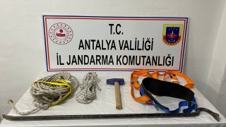 Antalya’da sit alanında kaçak kazı yapan 5 şüpheli yakalandı