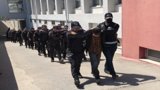 Adana’daki suç örgütü operasyonunda yakalanan 19 zanlı tutuklandı