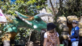 Ukraynalı savaş mağduru çocuklar Dinopark’ta eğlendi
