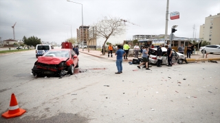 Antalya’da çarpışan iki otomobildeki 7 kişi yaralandı