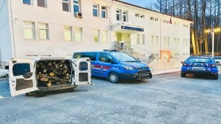 Alanya’da odun hırsızlığı şüphelileri yakalandı