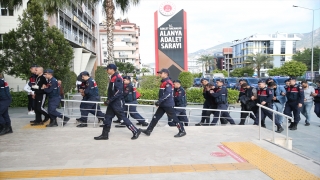 Antalya’daki uyuşturucu operasyonunda yakalanan 9 şüpheli adliyede