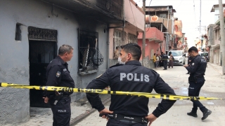 Adana’da yangında mahsur kalan kadın ve iki torununu polis kurtardı