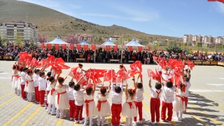 Kahramanmaraş’ta protokol üyeleri makamlarını öğrencilere devretti