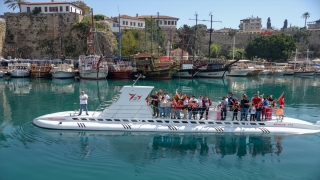 Antalyalı çocuklar 23 Nisan’ı denizaltında kutladı