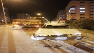 Adana’da evin bahçesine devrilen otomobilin sürücüsü yaralandı