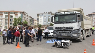 Hatay’da kamyonun altında kalan motosikletin sürücüsü hayatını kaybetti