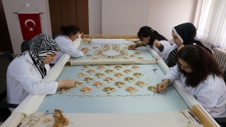 Osmanlı dönemi berber önlükleri Adanalı kadınların elinde yaşatılıyor