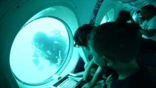 Turistik denizaltı ”Nemo Primero” mavi derinliklere indi
