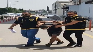 Adana’da şoförü tornavidayla tehdit edip taksiyi gasbeden zanlı tutuklandı