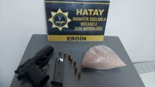 Hatay’da silah ve eroin bulunan araçtaki 4 zanlıdan 1’i tutuklandı