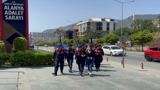 Antalya’da kablo hırsızlığından yakalanan 4 zanlıdan 3’ü tutuklandı