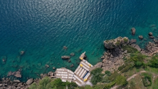 Antalya’nın falez plajları ziyaretçilerine hizmet vermeye başlıyor