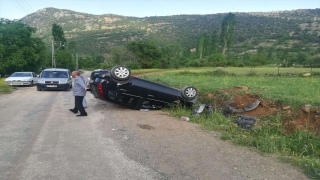 Gaziantep’te devrilen otomobildeki 2 kişi yaralandı