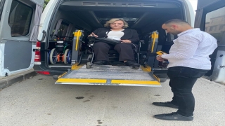 Gaziantep’te oğlunun düğününe giden engelli anneye özel araç
