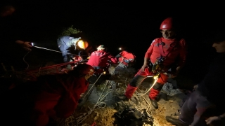 Mersin’de mağarada mahsur kalan 4 kişi kurtarıldı