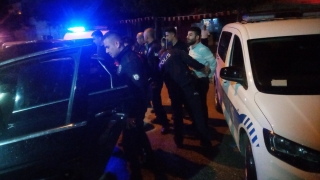 Adana’da otomobille polisten kaçmaya çalışan 2 şüpheli kaza yapınca yakalandı